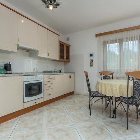 Amazing Apartment In Zambratija With 2 Bedrooms And Wifi Eksteriør billede