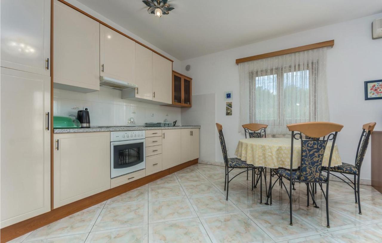 Amazing Apartment In Zambratija With 2 Bedrooms And Wifi Eksteriør billede